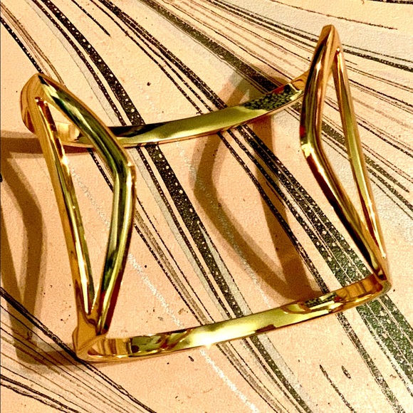 🆕 Cute cute cute Cuff Bracelet New Without tags - Picture 2 of 6